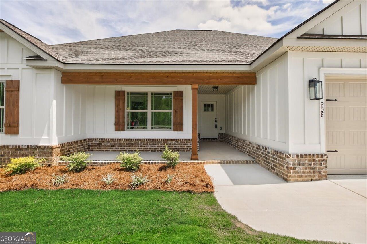 208 Hampton Chase Property Photo 4