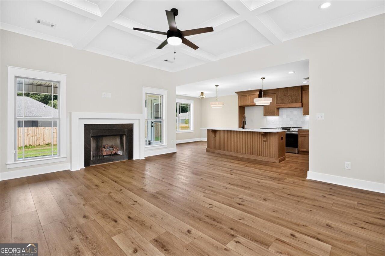 208 Hampton Chase Property Photo 6