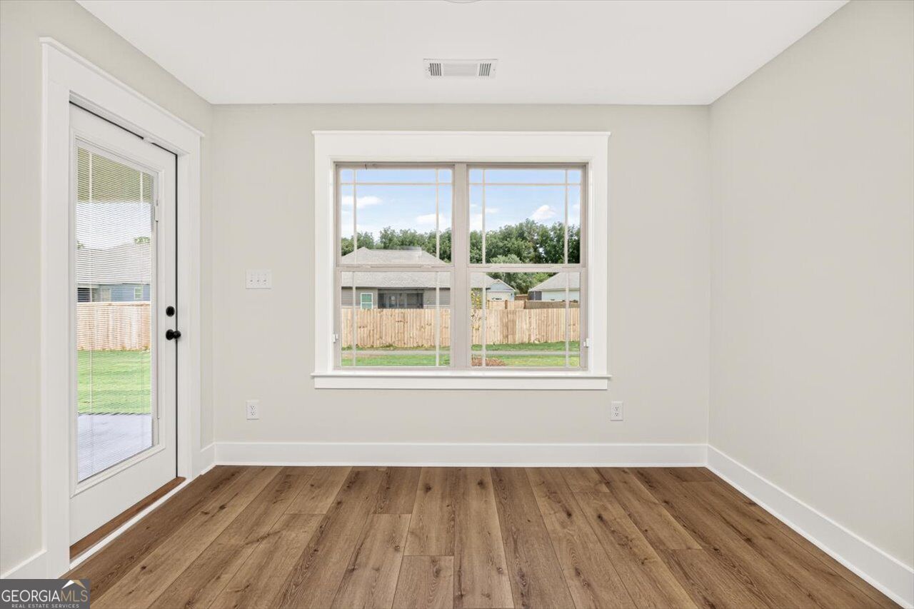 208 Hampton Chase Property Photo 21