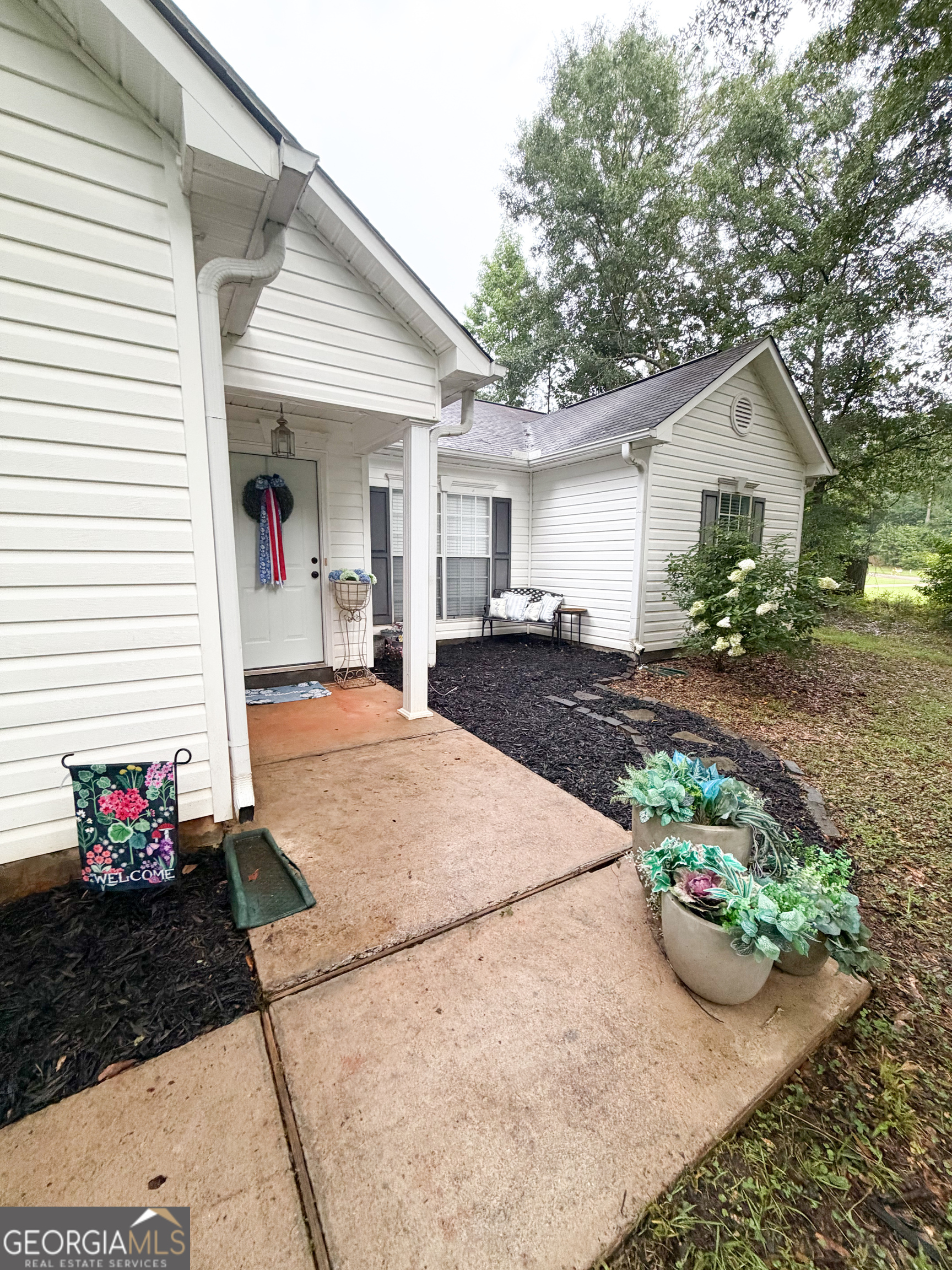300 Edgemont Drive Property Photo 2