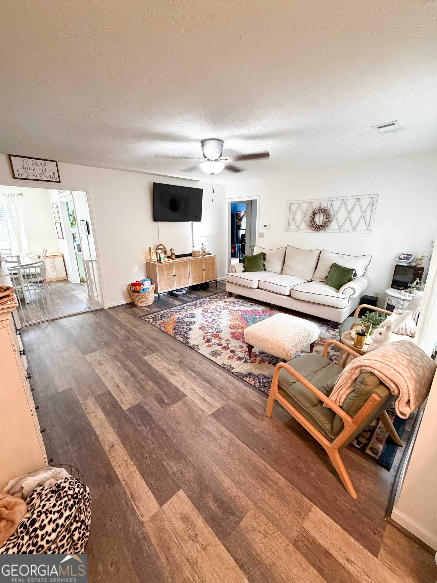 300 Edgemont Drive Property Photo 3