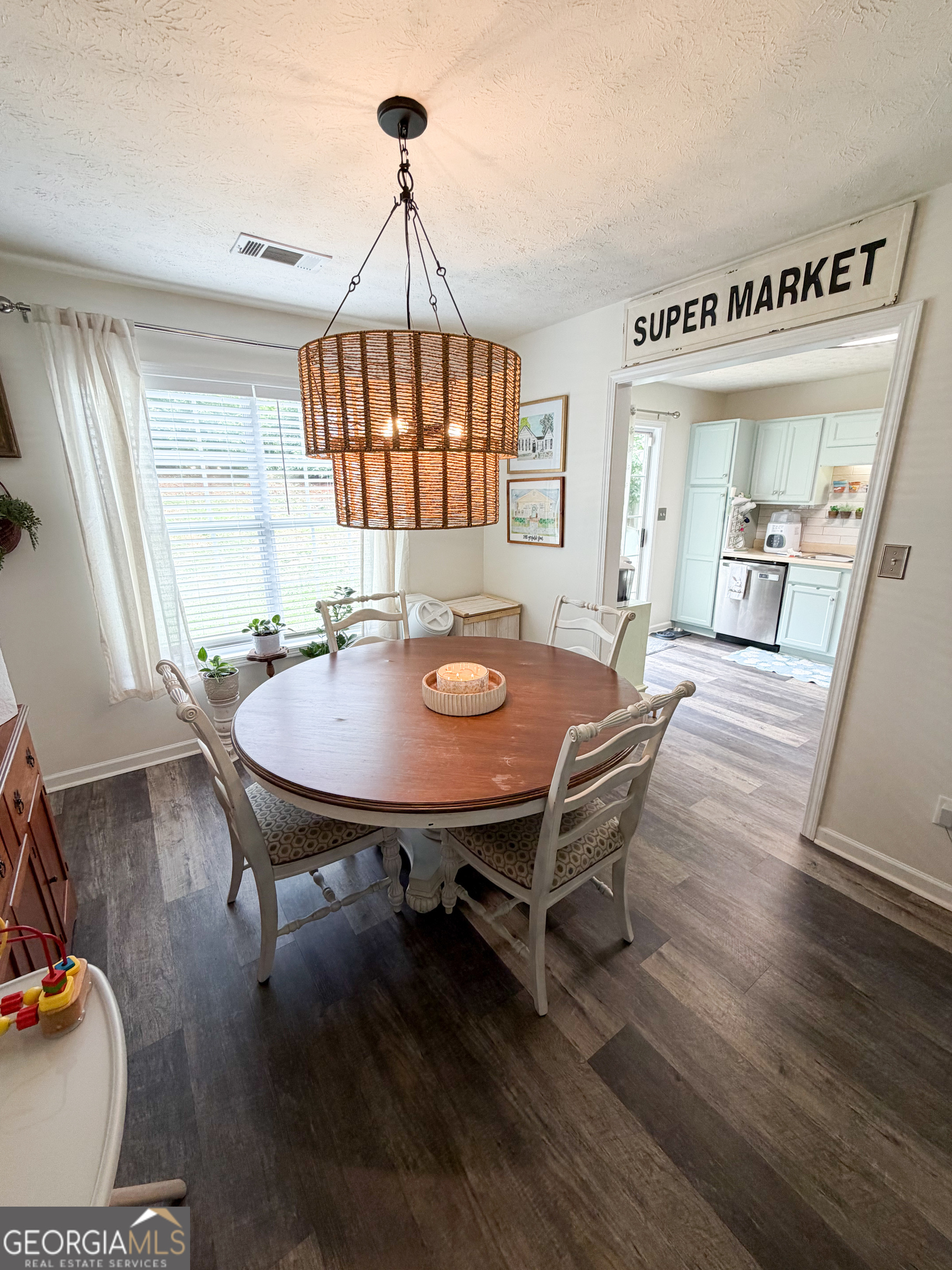 300 Edgemont Drive Property Photo 6