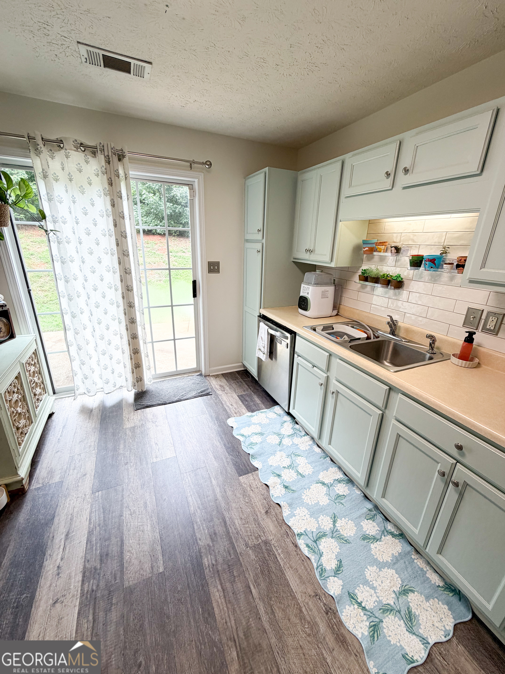 300 Edgemont Drive Property Photo 11