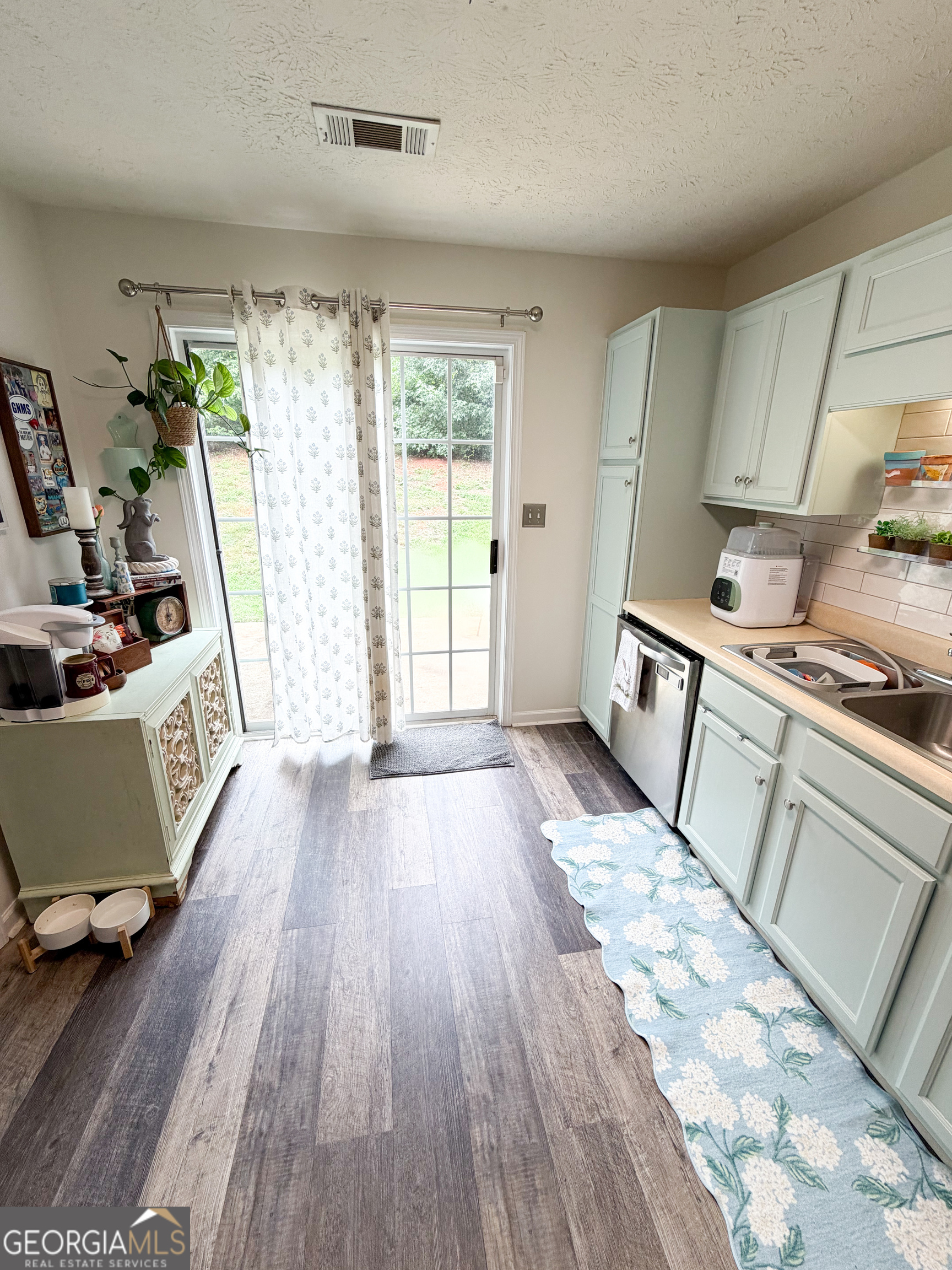 300 Edgemont Drive Property Photo 12