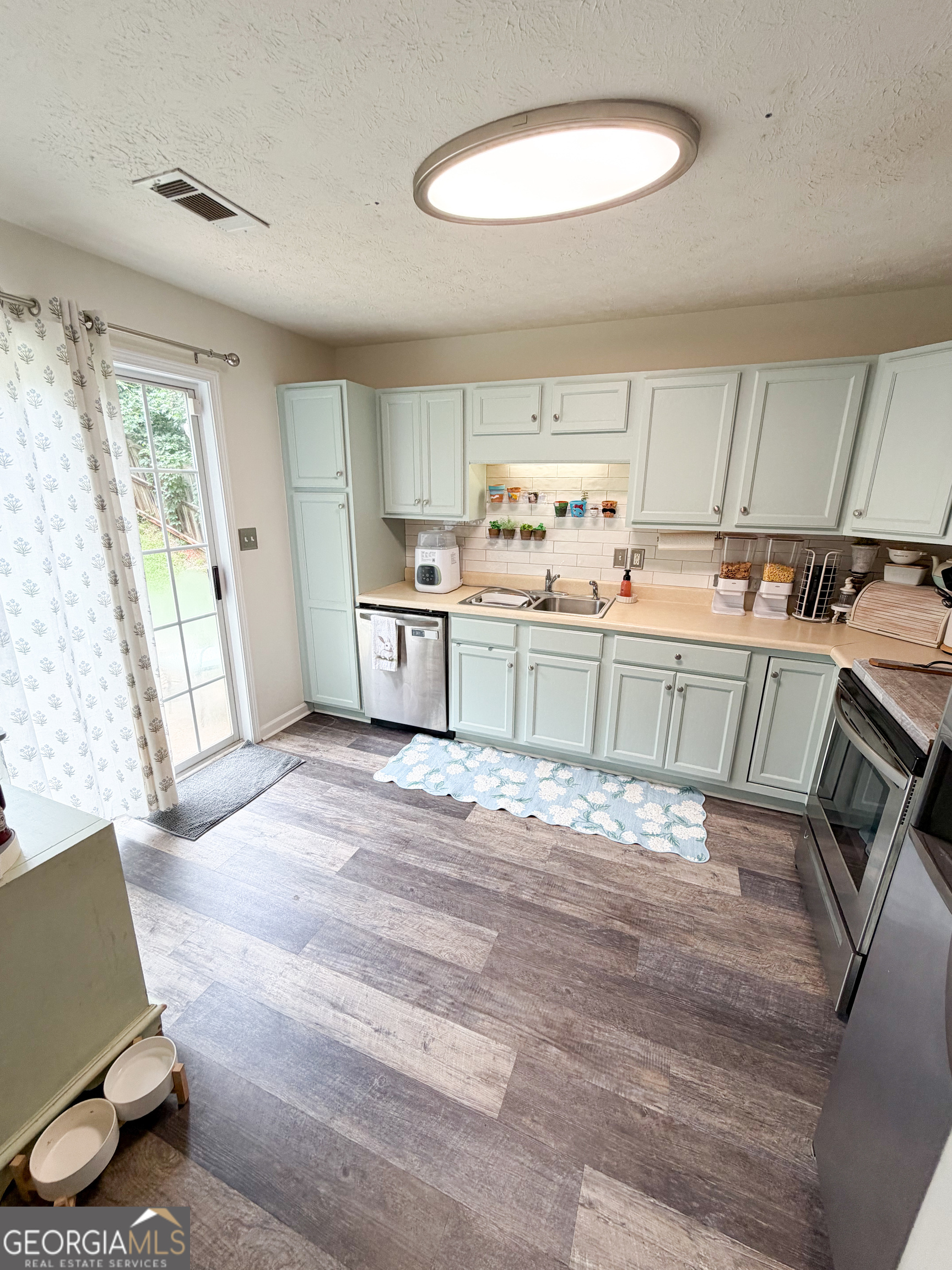 300 Edgemont Drive Property Photo 13