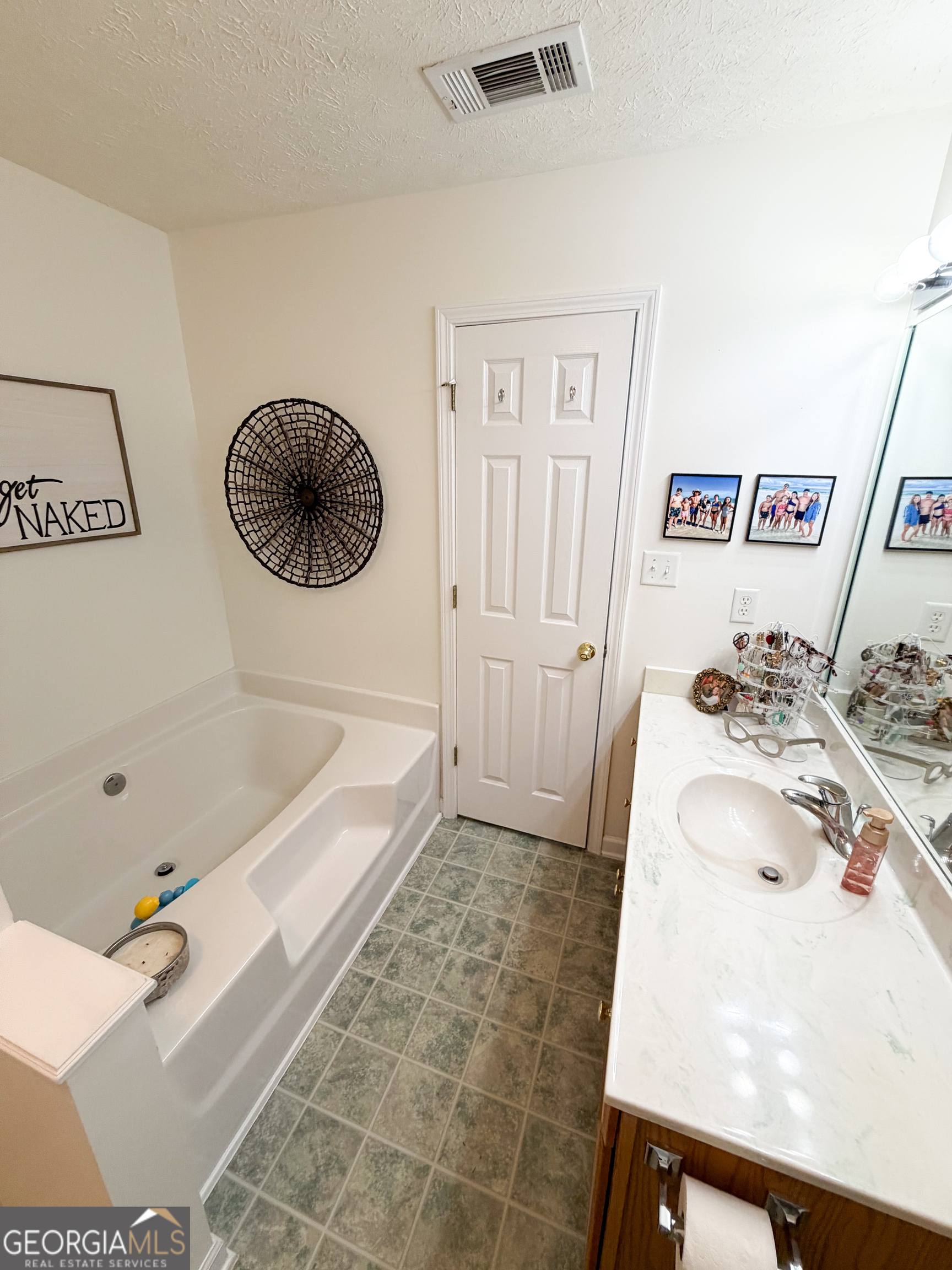 300 Edgemont Drive Property Photo 18