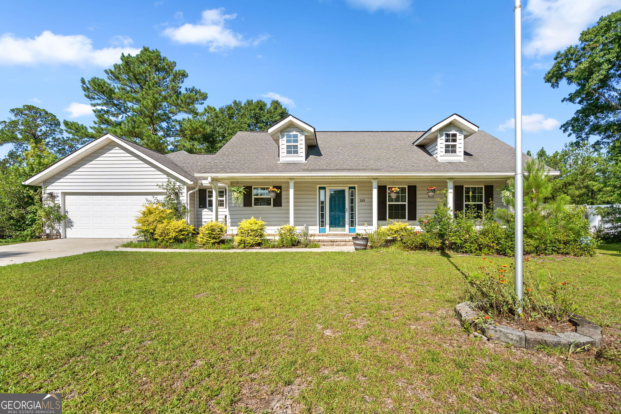 333 Labrador Lane Property Photo 1