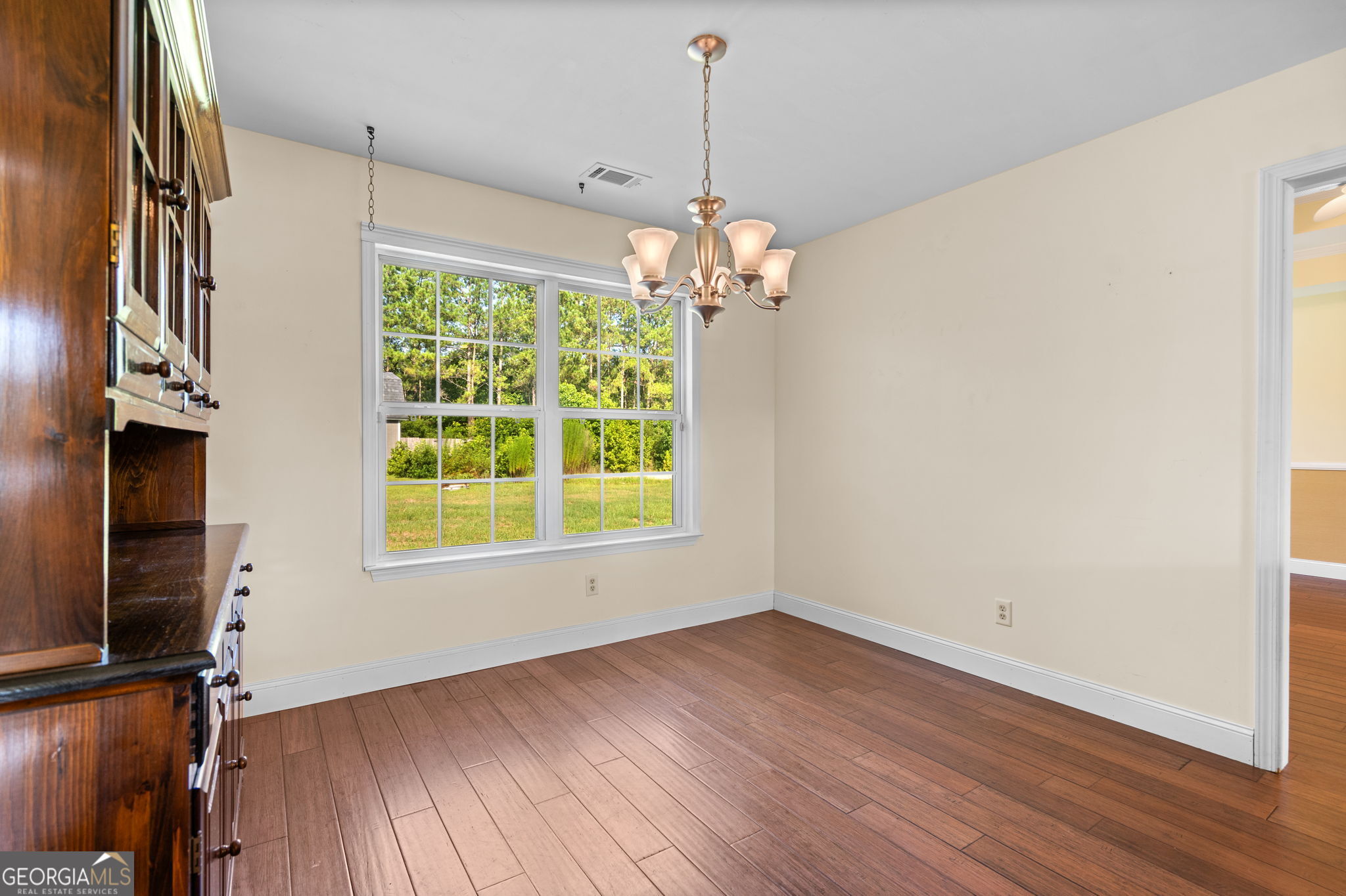 333 Labrador Lane Property Photo 8