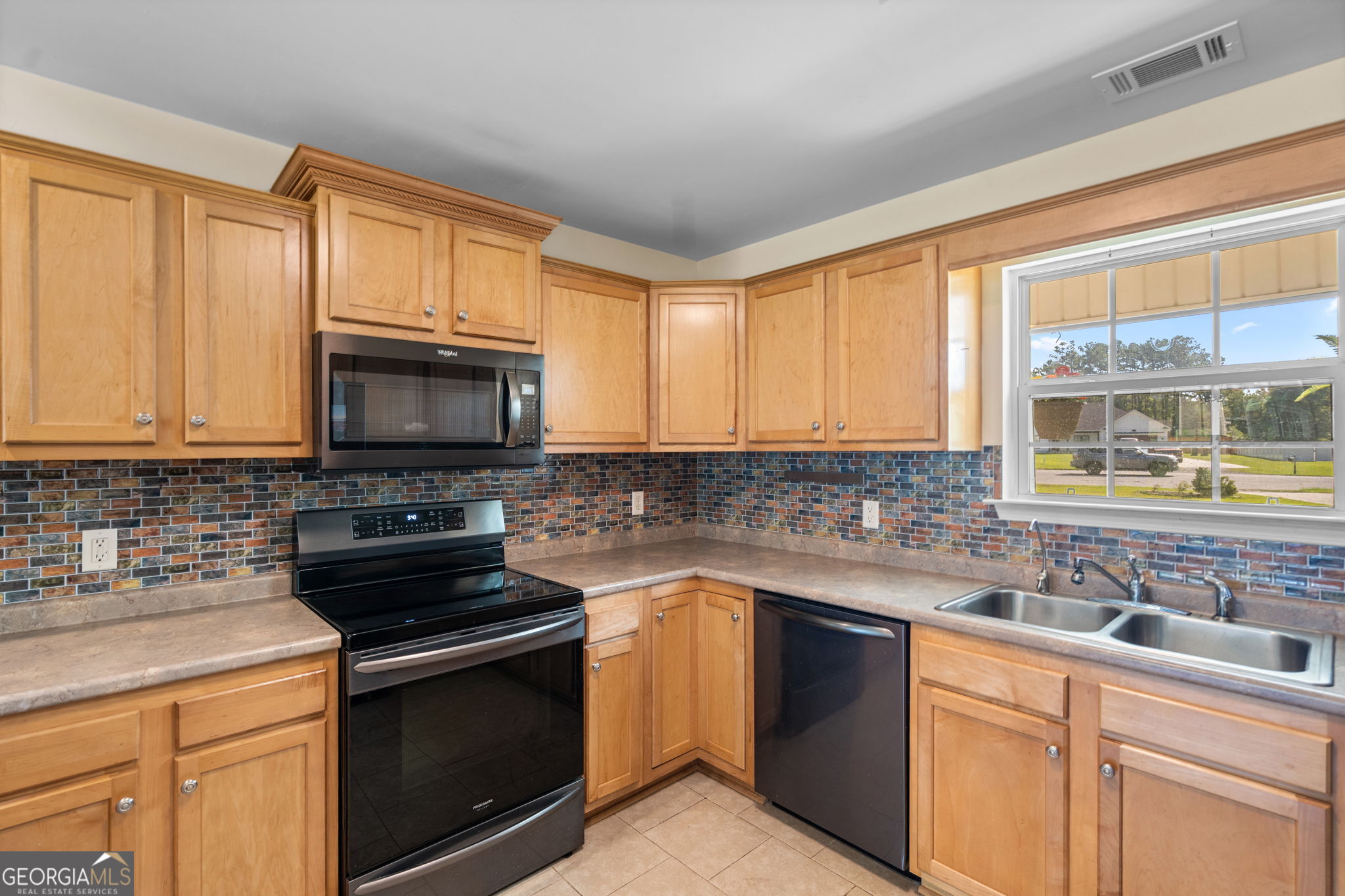 333 Labrador Lane Property Photo 12