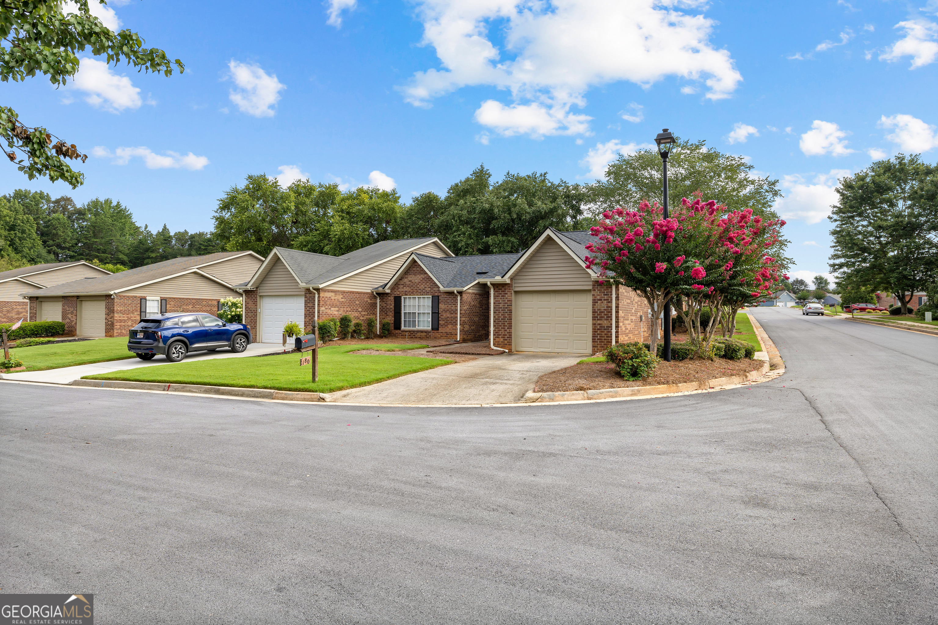 180 Monmouth Drive Property Photo 4