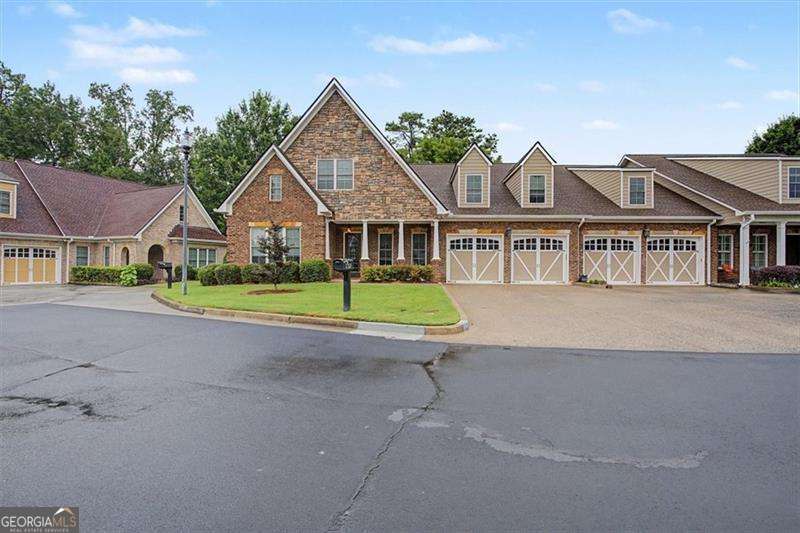 2327 Sandy Oaks Drive Property Photo 3