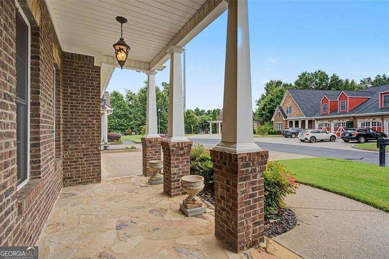 2327 Sandy Oaks Drive Property Photo 6