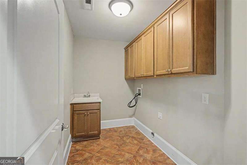 2327 Sandy Oaks Drive Property Photo 40
