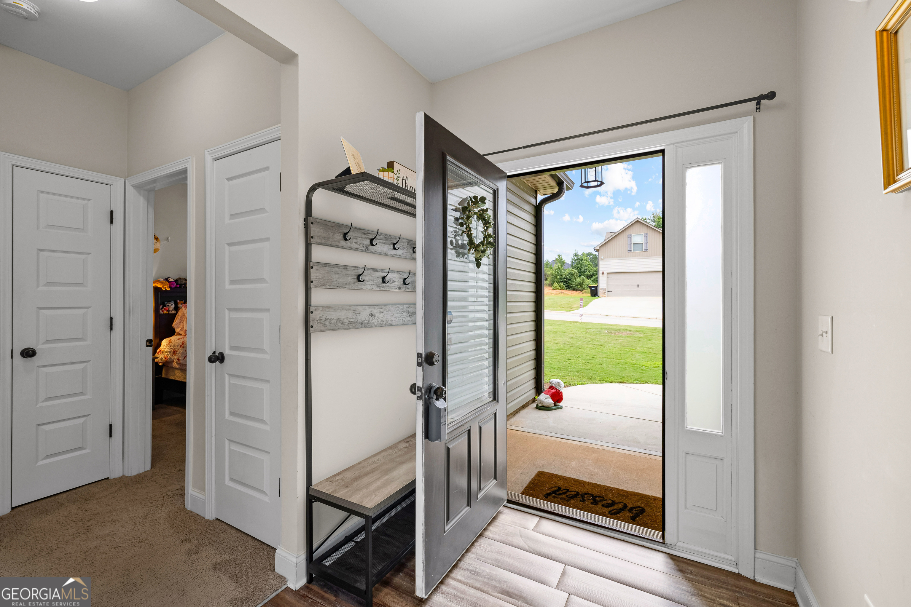 1204 Hembree Way Property Photo 6