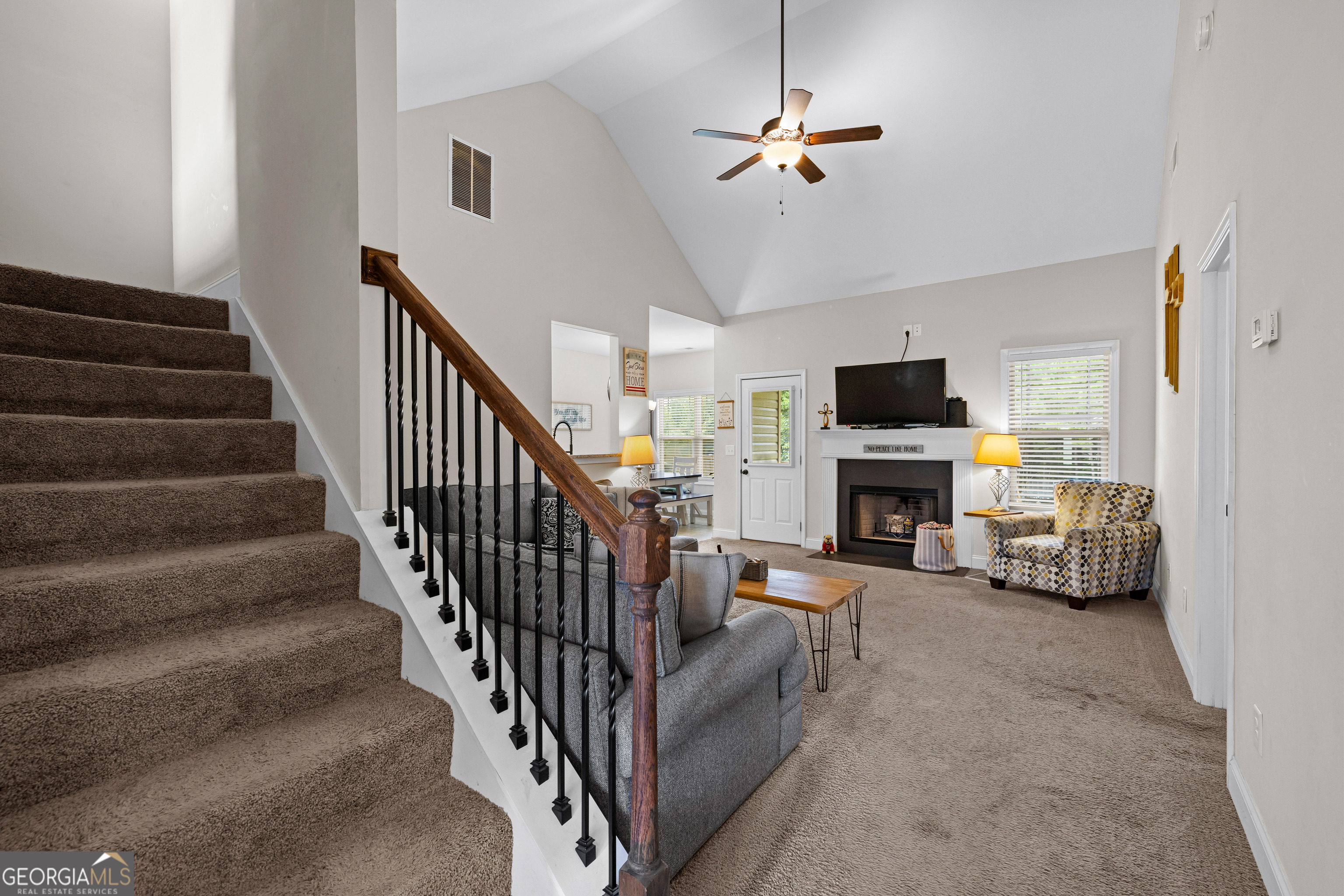 1204 Hembree Way Property Photo 7