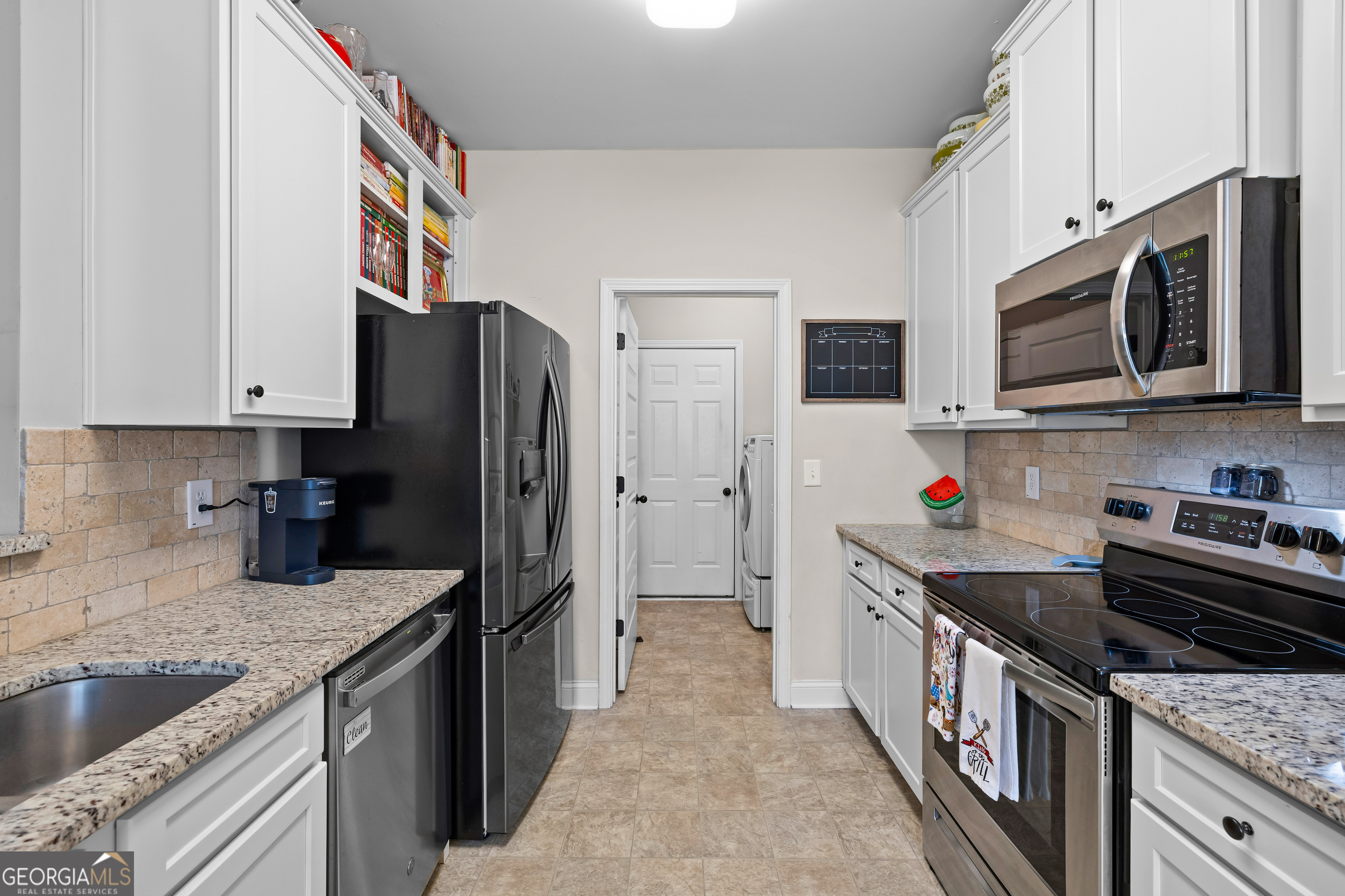 1204 Hembree Way Property Photo 14