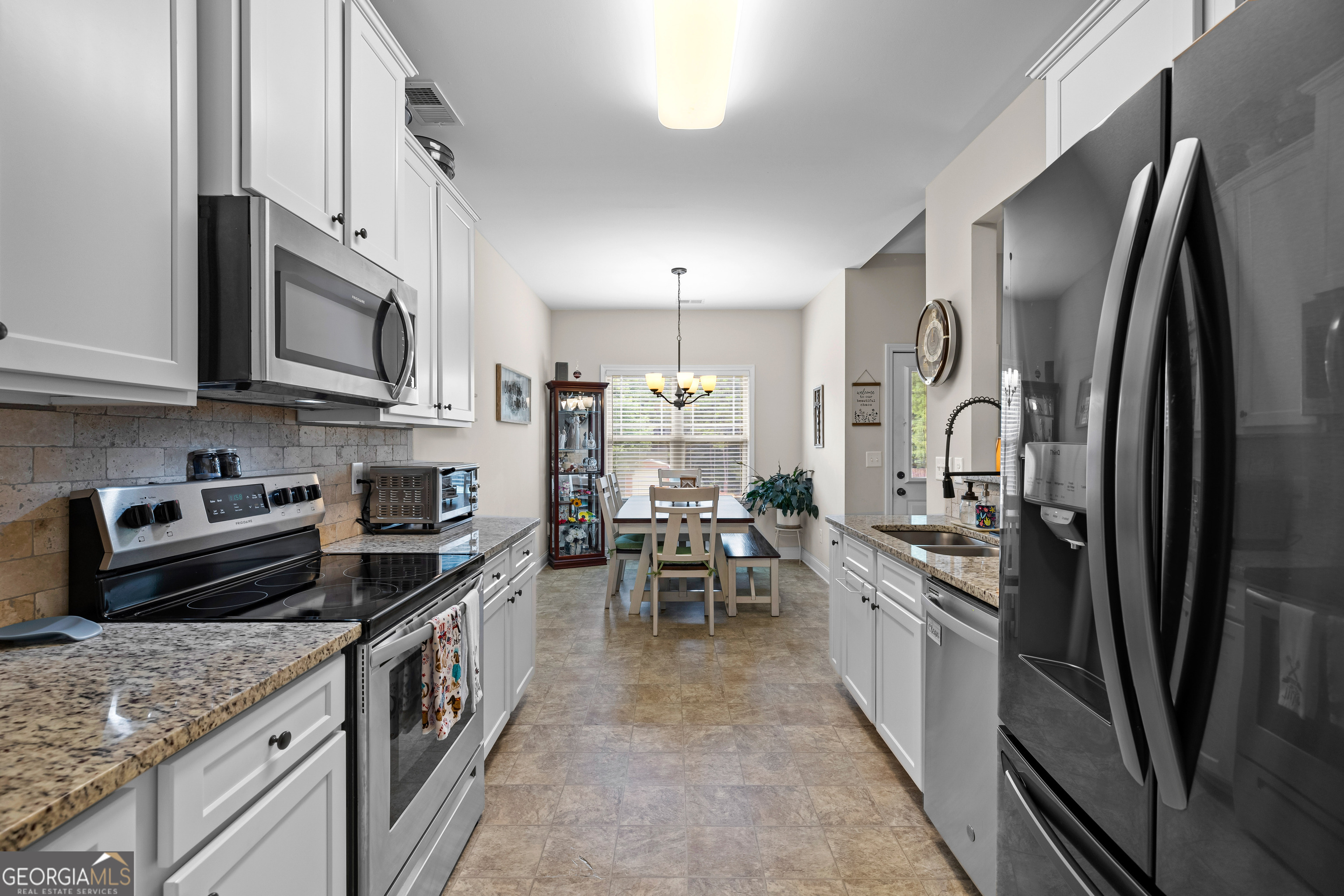 1204 Hembree Way Property Photo 15