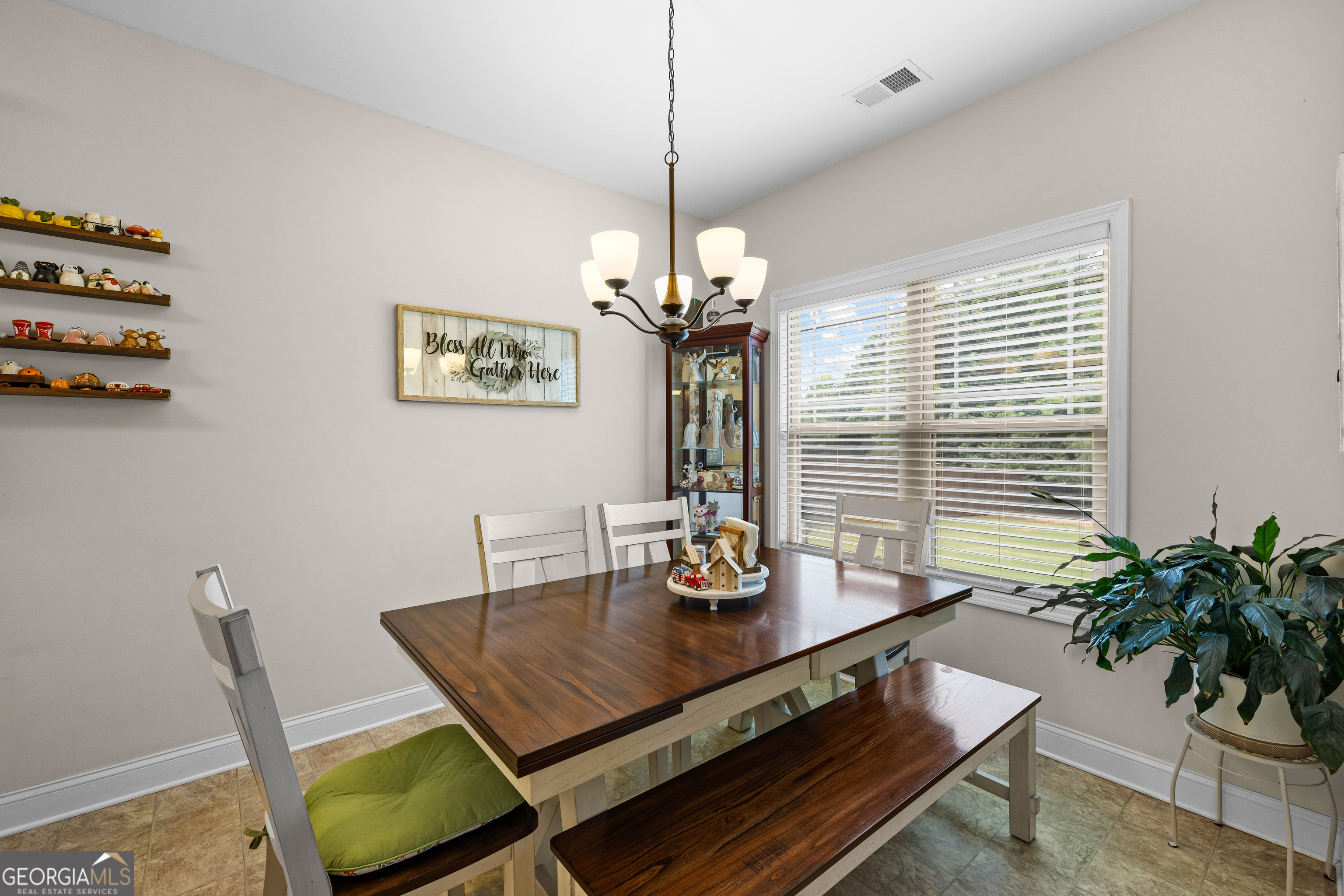 1204 Hembree Way Property Photo 17