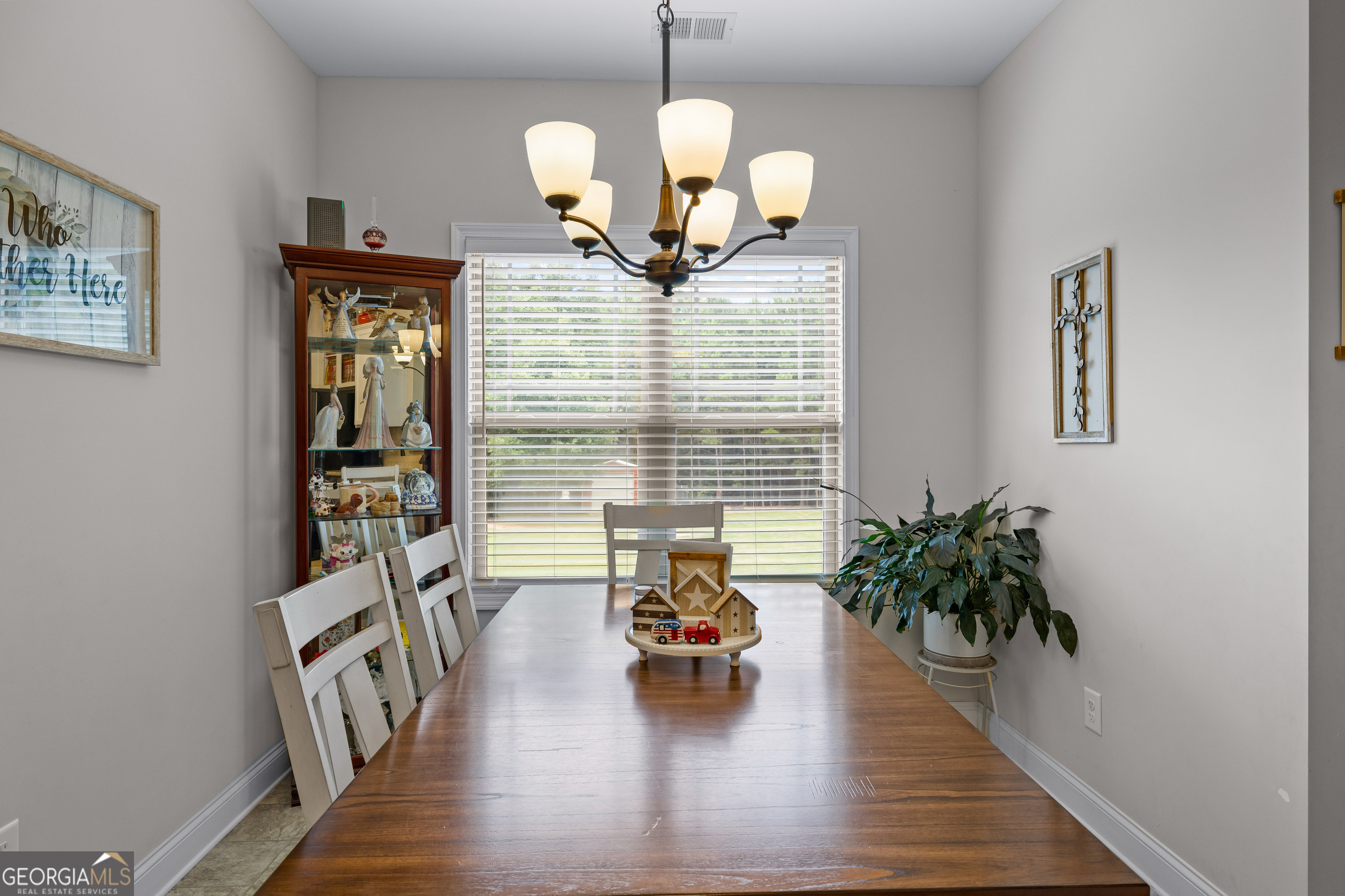 1204 Hembree Way Property Photo 18