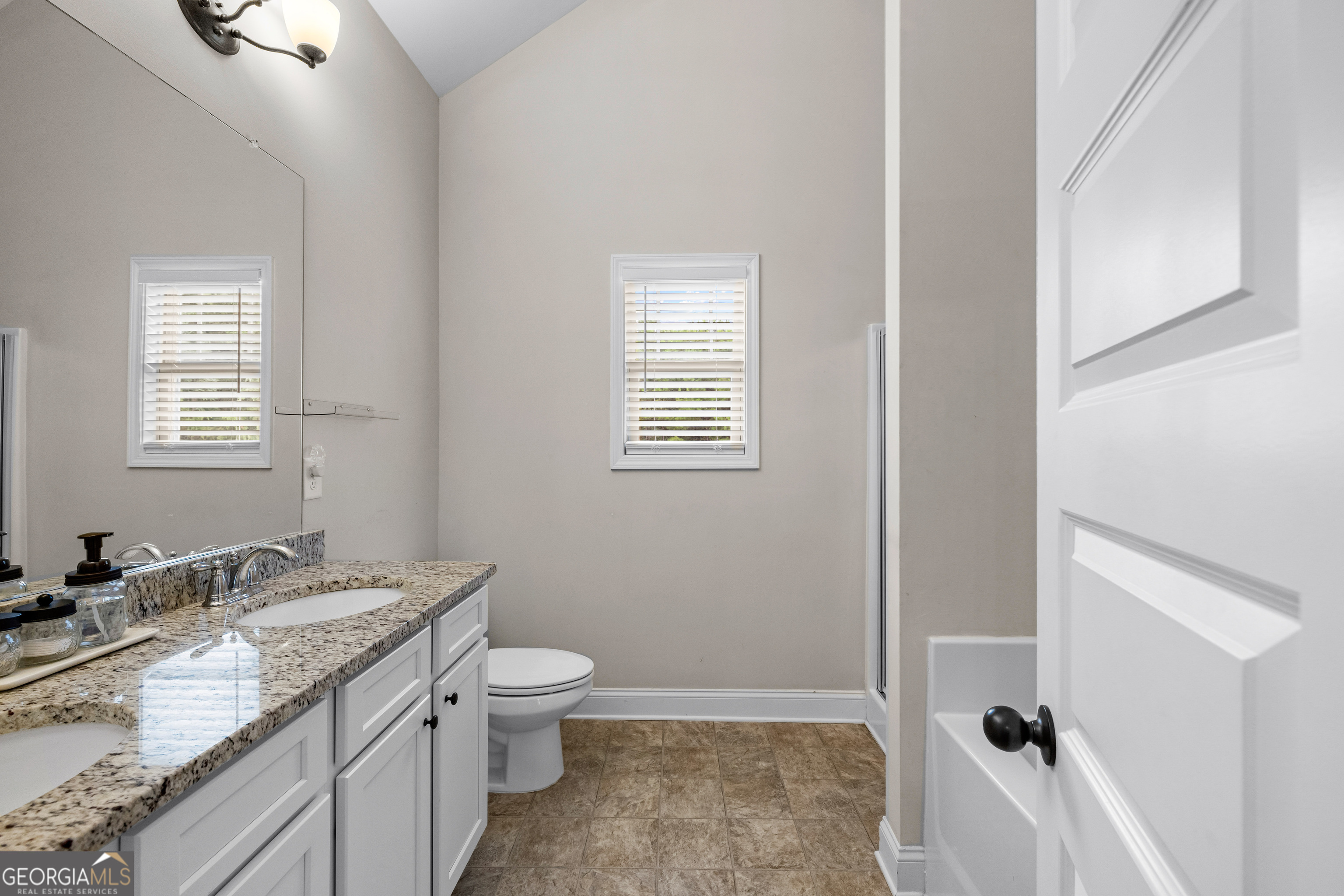 1204 Hembree Way Property Photo 24