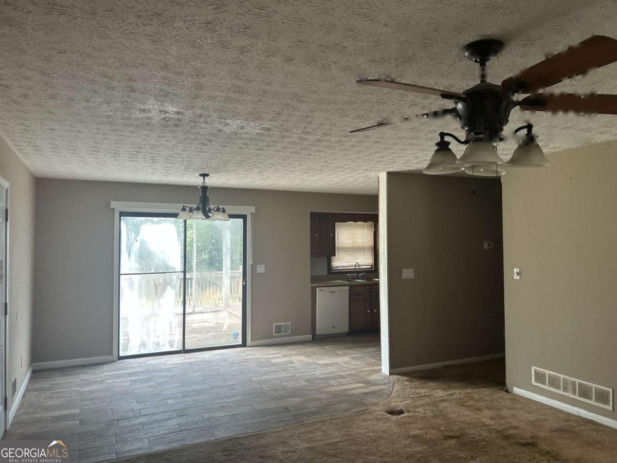667 King Road Property Photo 4