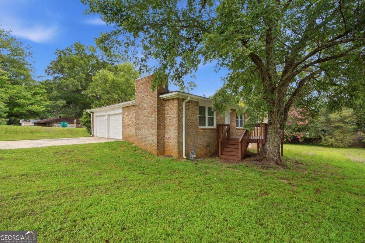 8007 Sonja Drive Property Photo 3