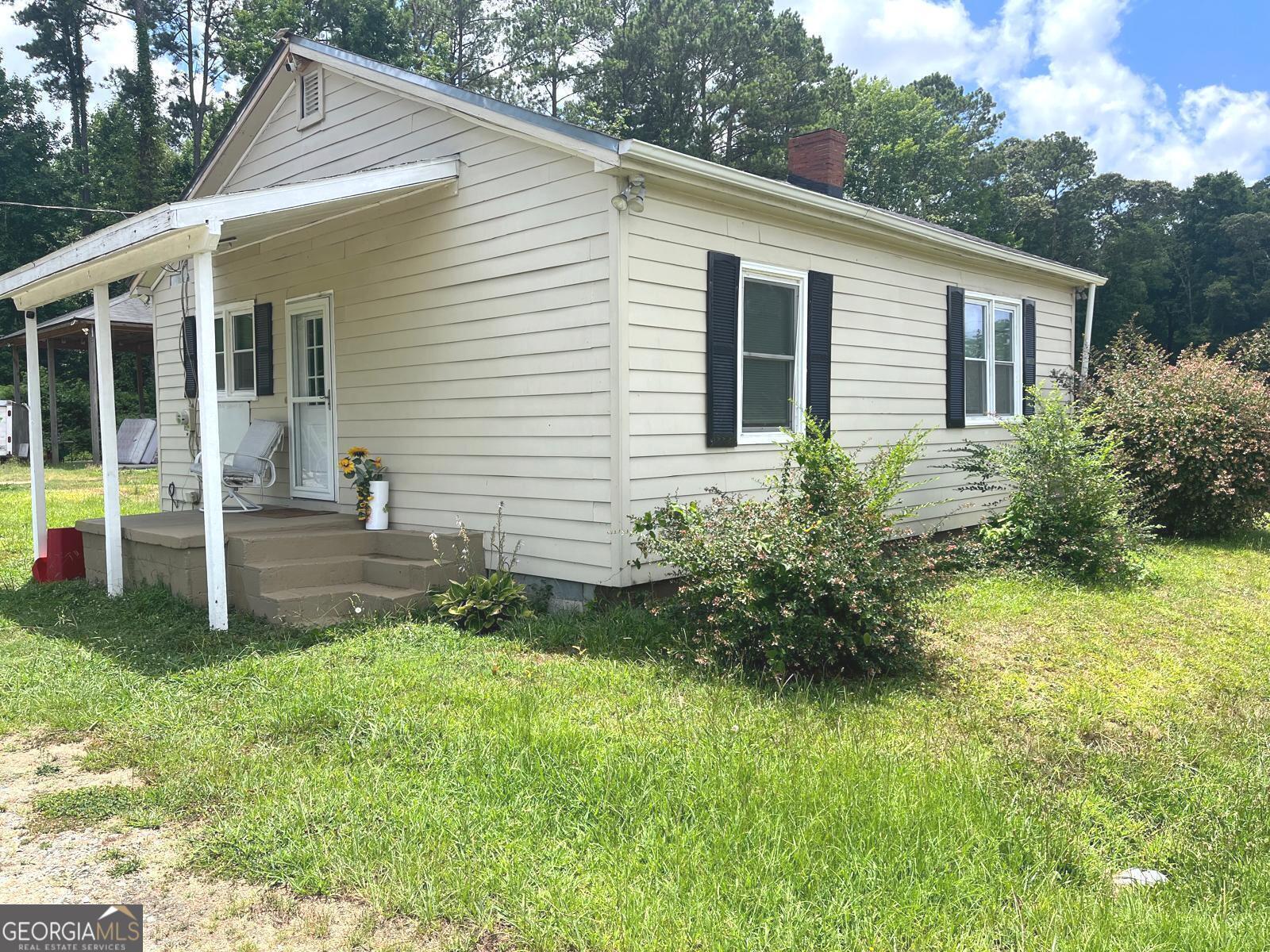 6878 Newnan Road Property Photo 1