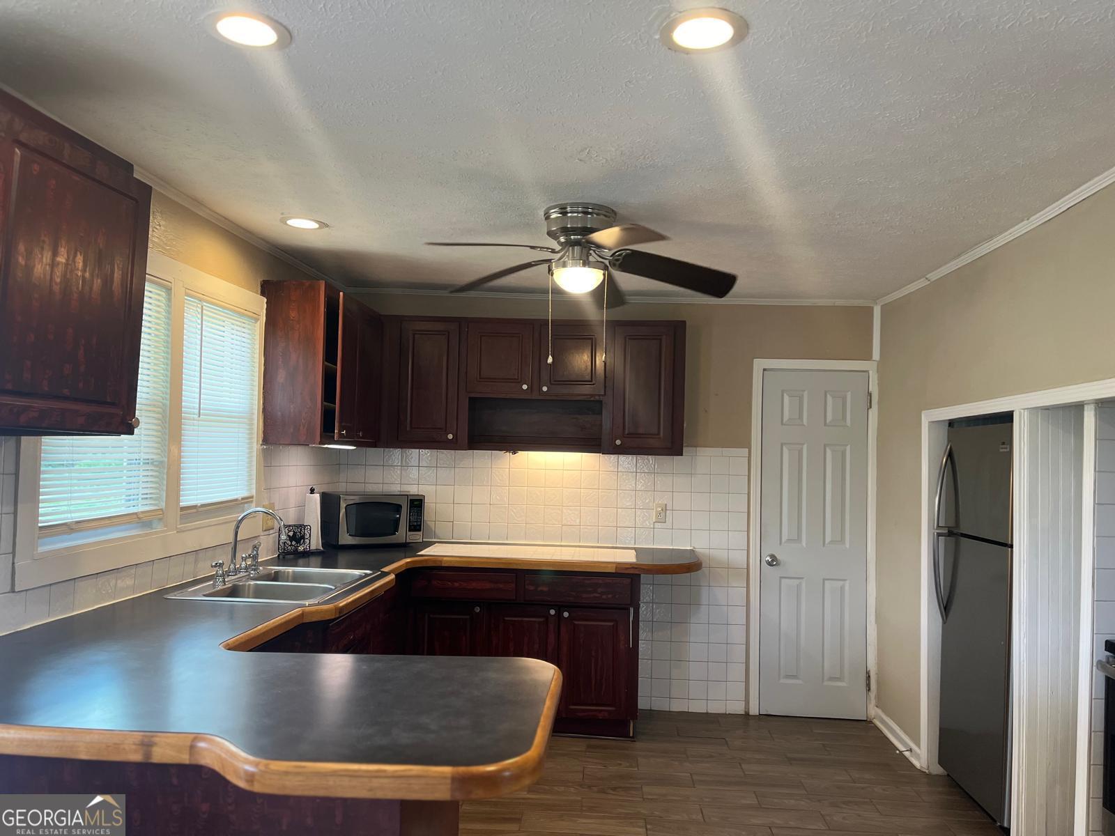 6878 Newnan Road Property Photo 4