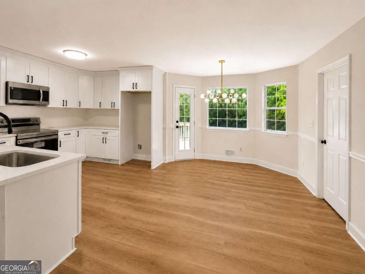 30 Oaklake Drive Property Photo 5