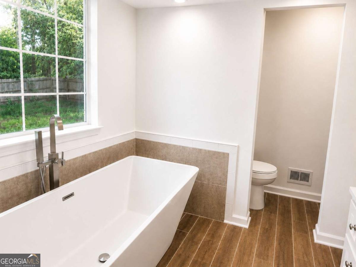 30 Oaklake Drive Property Photo 8