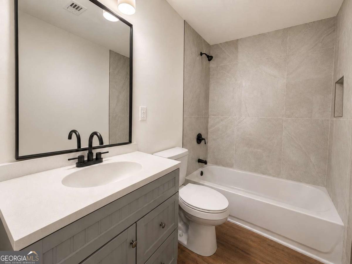 30 Oaklake Drive Property Photo 15