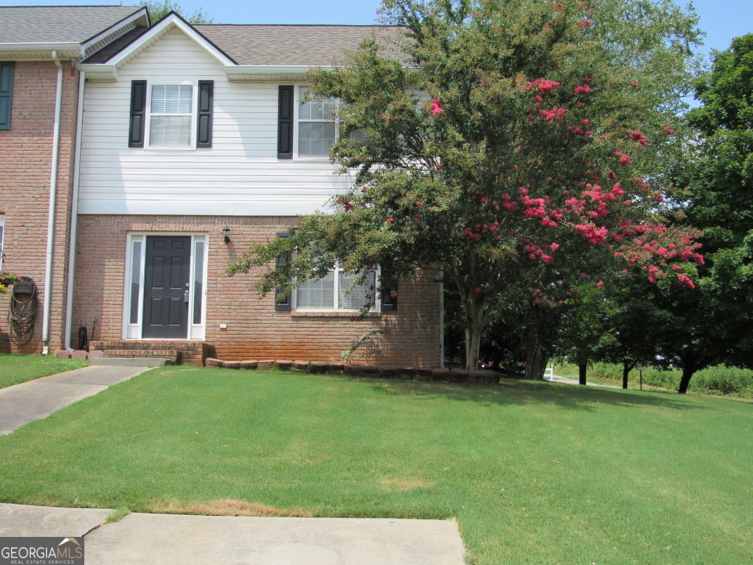 121 Westside Chase Sw Property Photo 2