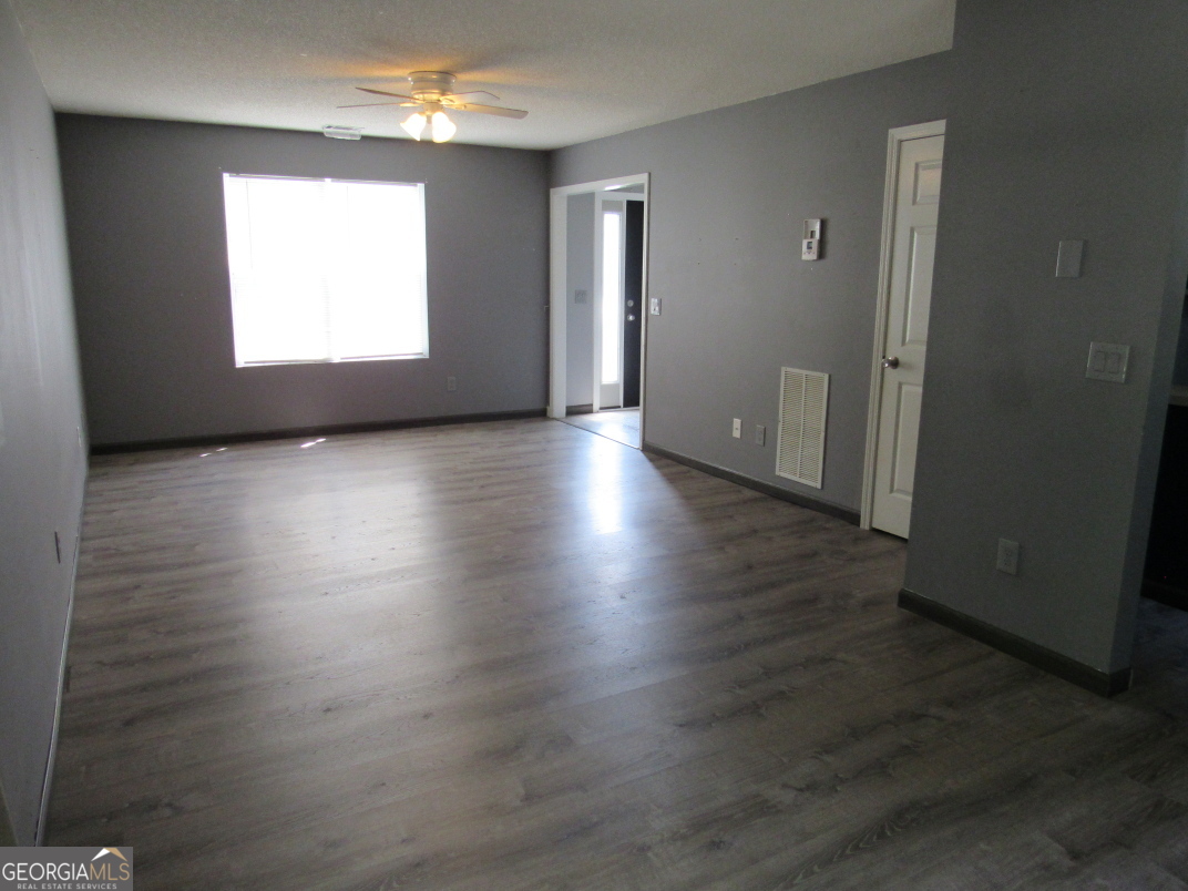 121 Westside Chase Sw Property Photo 4