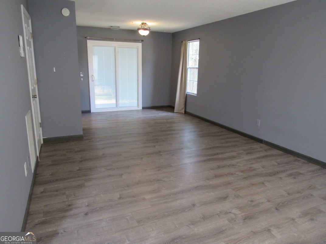 121 Westside Chase Sw Property Photo 5