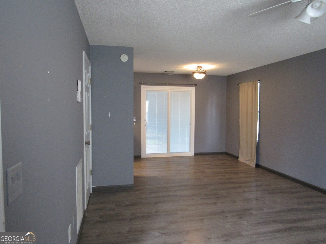 121 Westside Chase Sw Property Photo 6