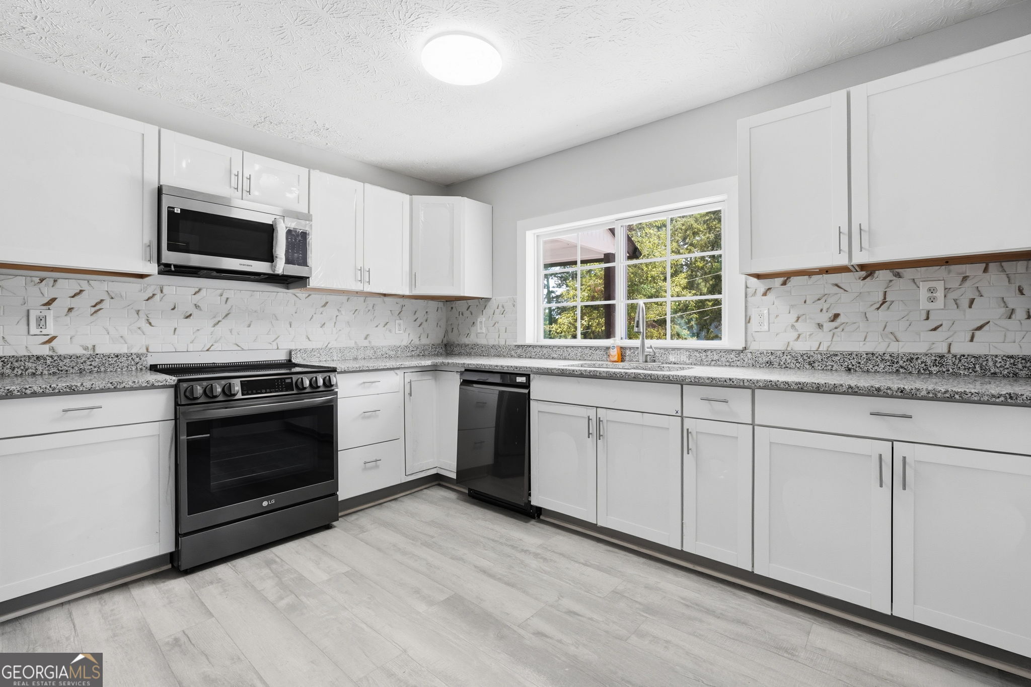 1445 Diplomat Drive Property Photo 12