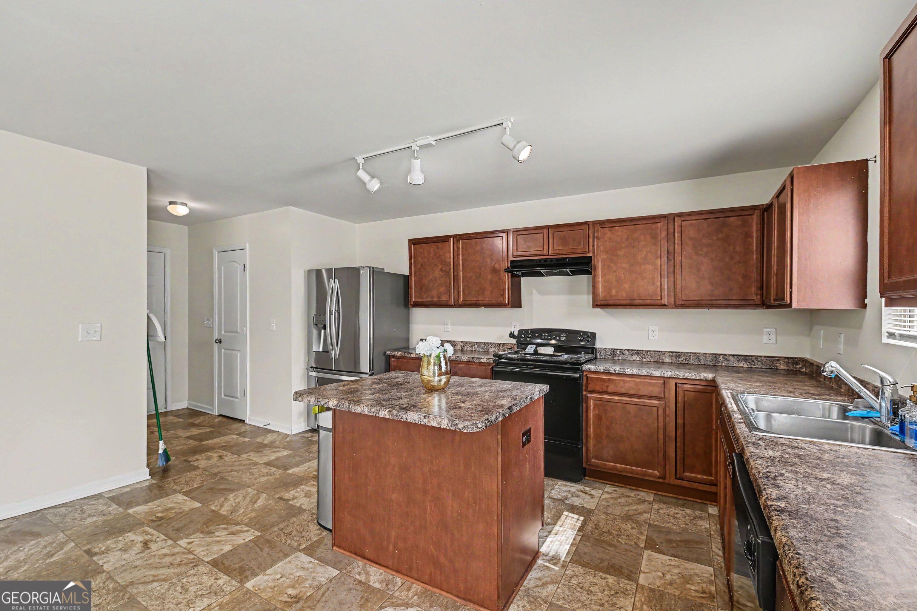 2072 Cedar Walk Drive Property Photo 11