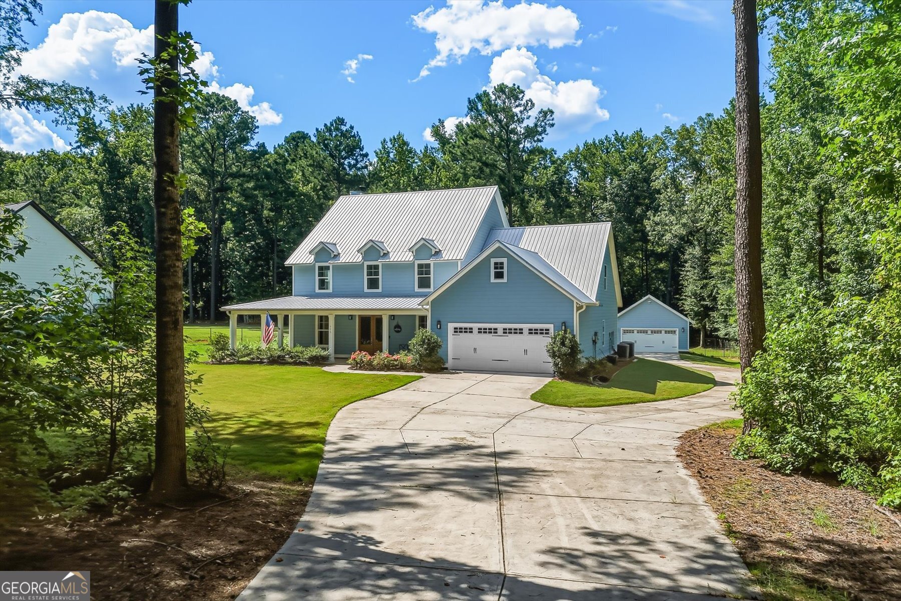 695 Parkview Drive Property Photo 1