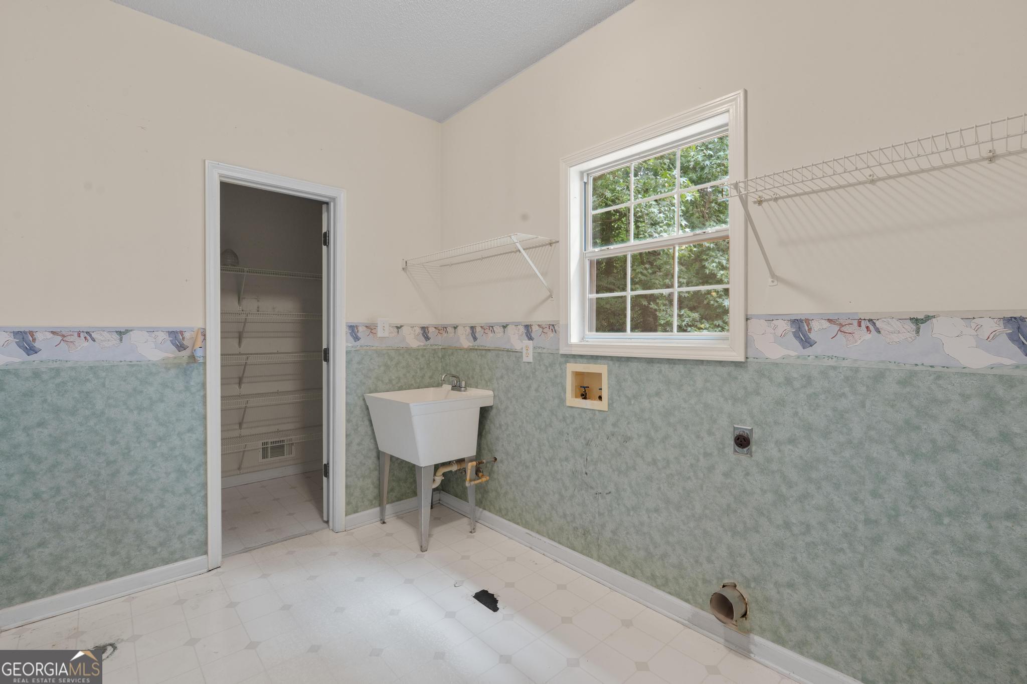 285 Hillview Road Property Photo 18