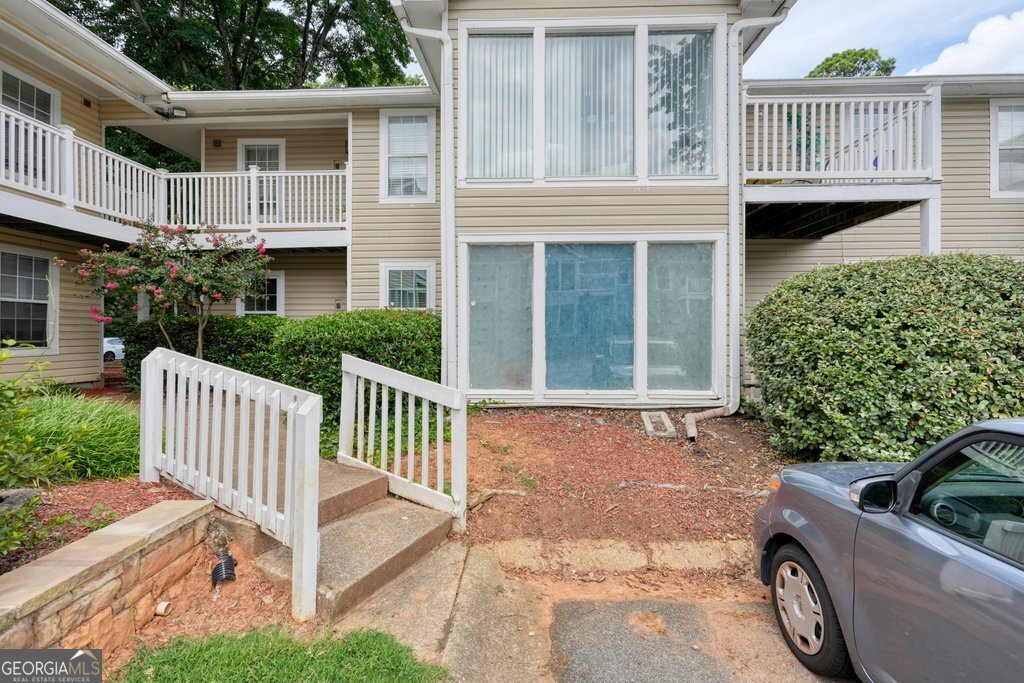 702 Augusta Drive Se Property Photo 4