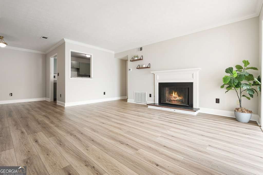 702 Augusta Drive Se Property Photo 6