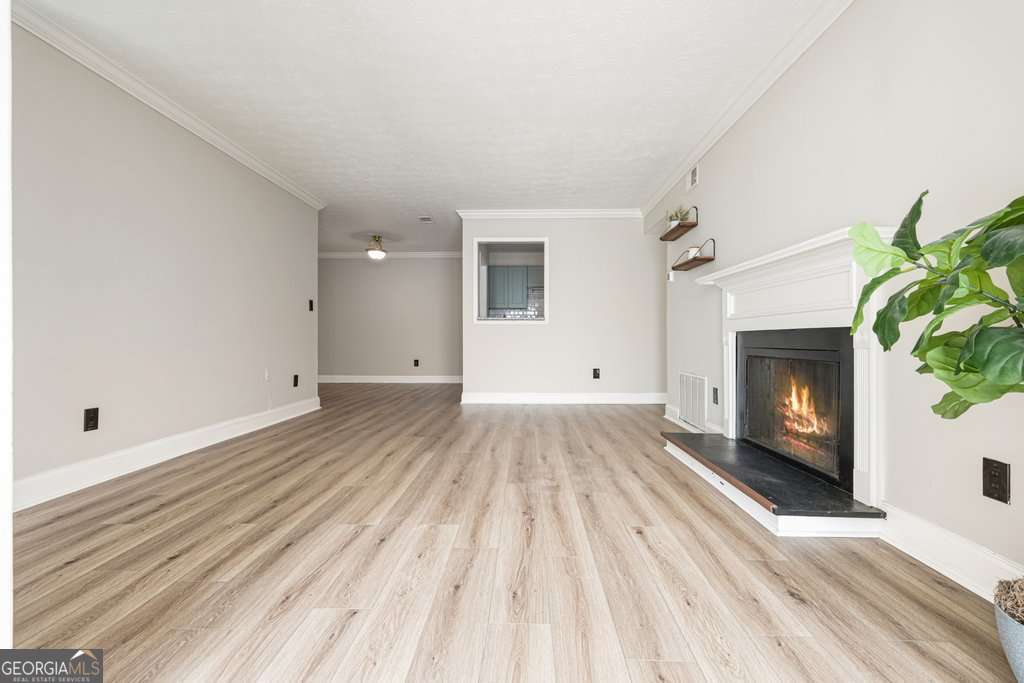 702 Augusta Drive Se Property Photo 7