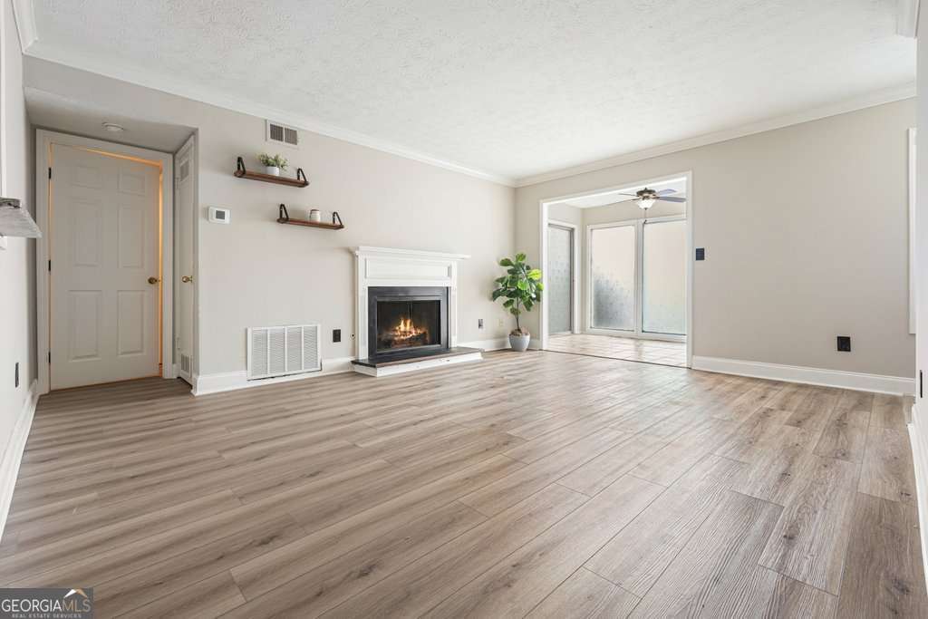 702 Augusta Drive Se Property Photo 9