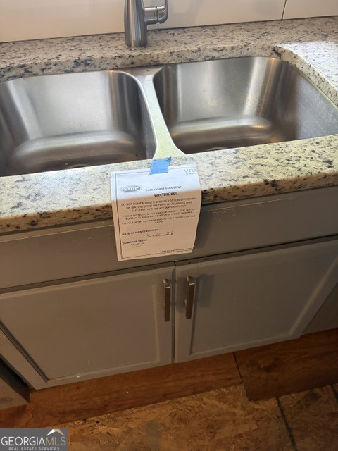 562 Roxbury Drive Property Photo 8