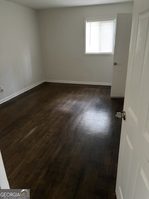 562 Roxbury Drive Property Photo 15