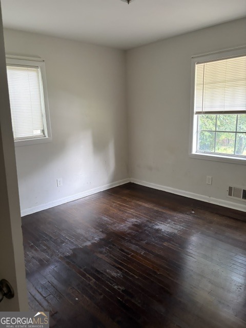 562 Roxbury Drive Property Photo 18
