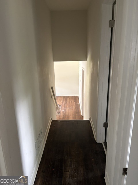 562 Roxbury Drive Property Photo 20