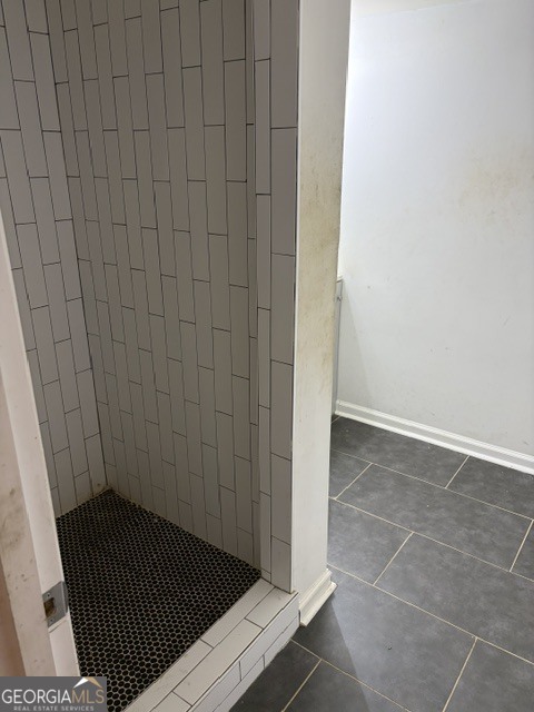562 Roxbury Drive Property Photo 24