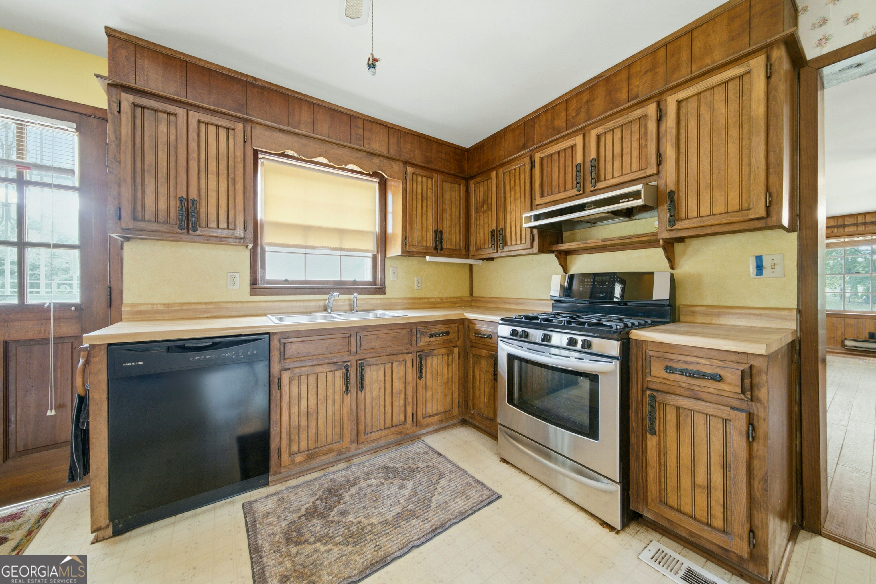 607 Grant Road Property Photo 30