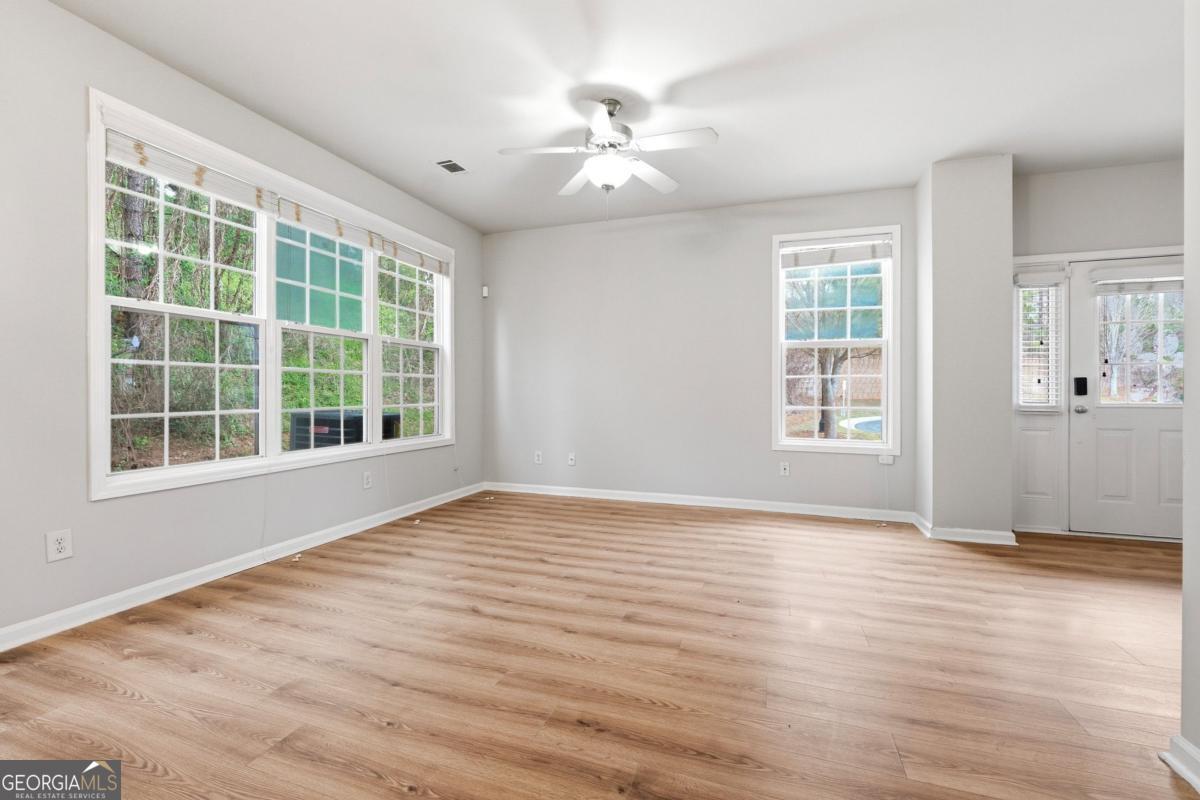 1006 Ivydale Circle Property Photo 4